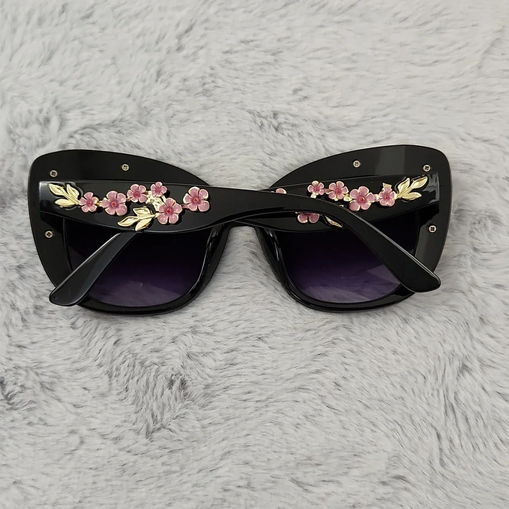 NWT Floral cat eye sunglasses